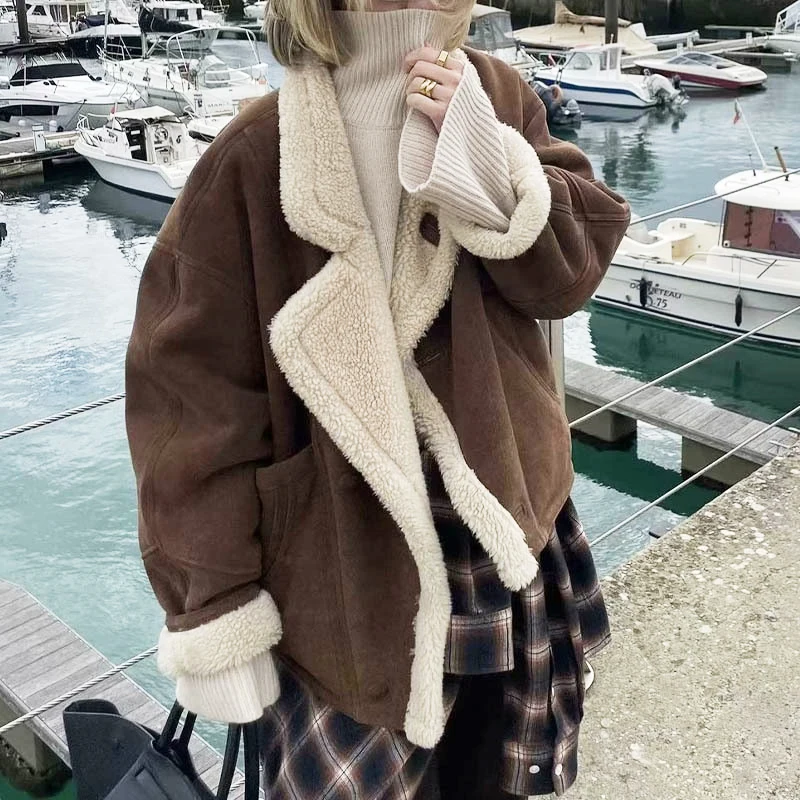 

Женская замшевая куртка на флисовой подкладке, с длинным рукавом