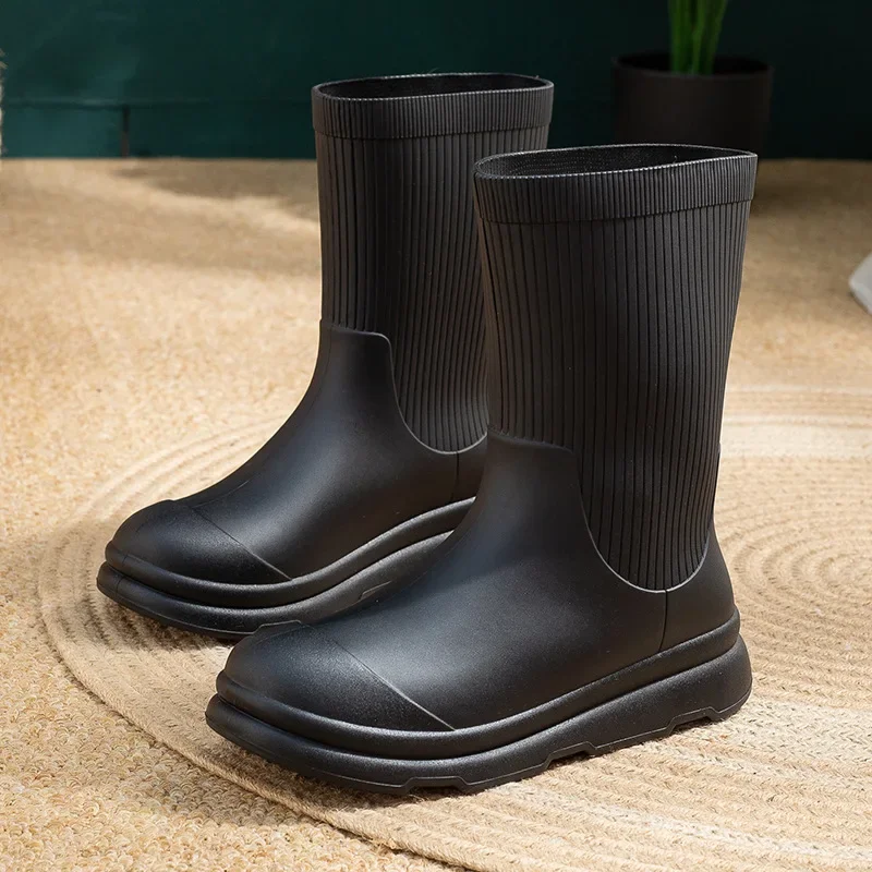 Женские резиновые сапоги модные до середины икры непромокаемые садовые для