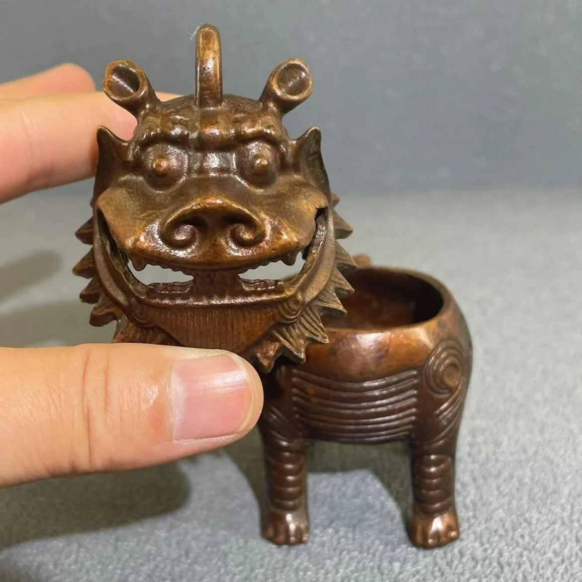 Бронзовая горелка в ретро стиле с изображением животного Lu маленькая для