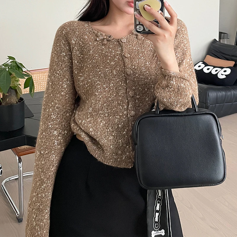 Новинка 2024 женский осенний свитер с круглым вырезом и бантом вязаный длинным