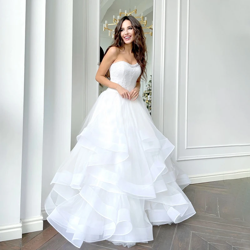 

Популярные Свадебные платья трапециевидного силуэта без рукавов с кружевной аппликацией Свадебные платья со шлейфом