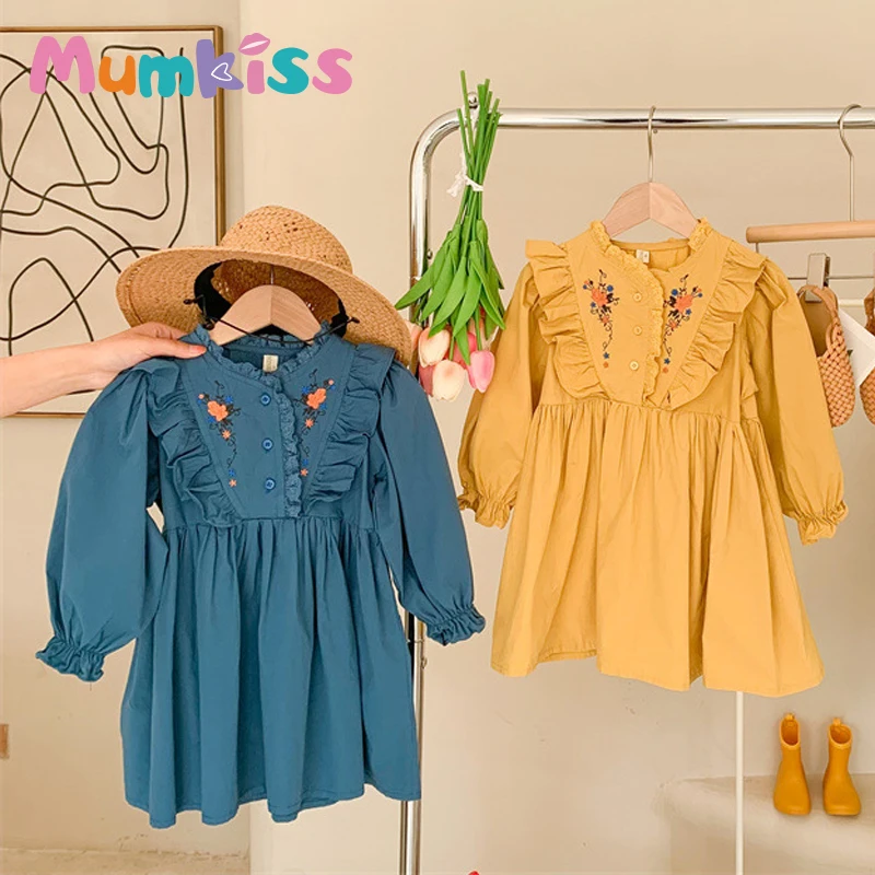 

Детское платье с вышивкой и воротником в виде листьев лотоса