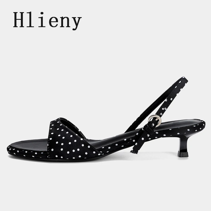 Фото Модные женские шелковые атласные босоножки Hlieny в горошек, сексуальные, с открытым носком, на ремешке с пряжкой, летние, на низком каблуке, для вечеринок, туфли для платья, Zapatos De Mujer №3