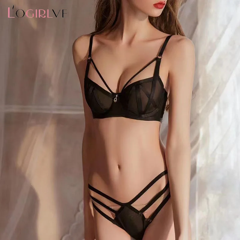 

Комплект женского кружевного нижнего белья с чашками пуш-ап