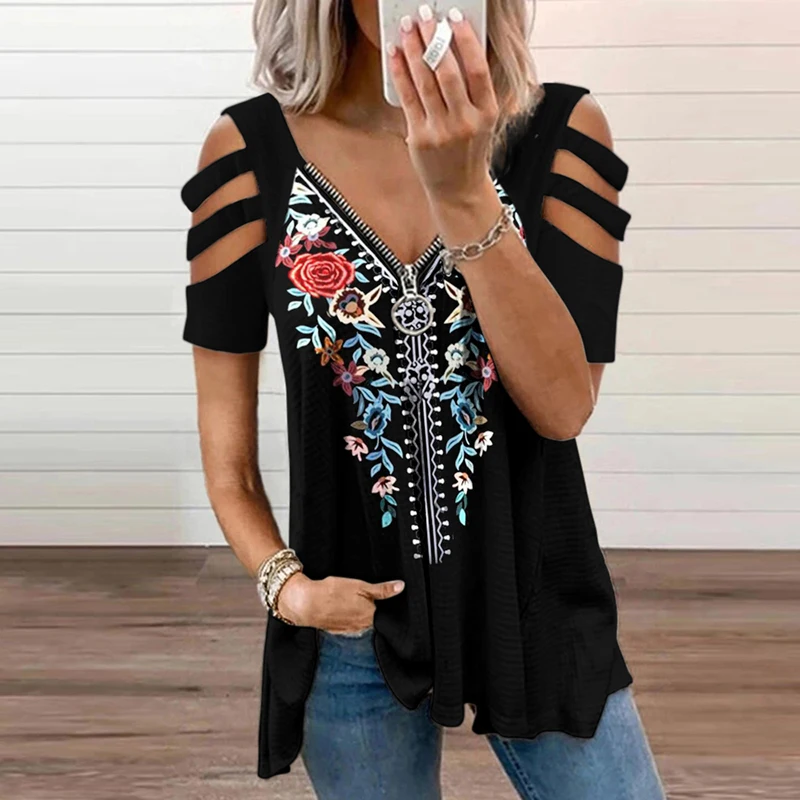 

Women's Cutout Print V-Neck T-Shirt