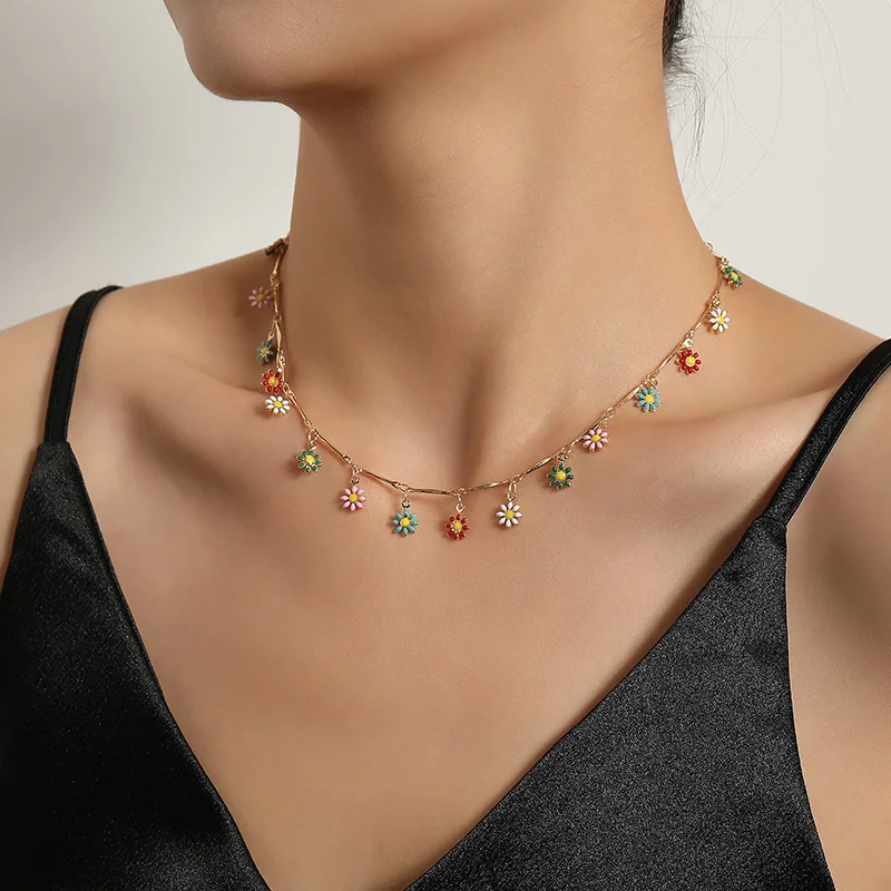 

Colorful Daisy Necklace Sexy Handmade Chokers Women's Daisy 2023 New Colorful Beach Vacation Jewelry Accessories