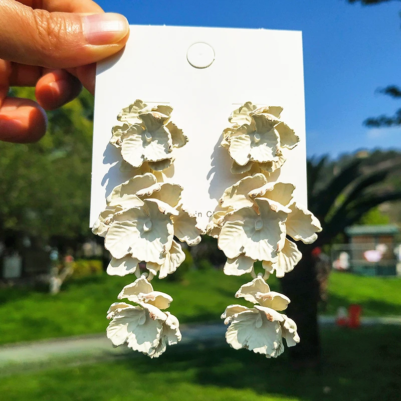 

Fashion Statement Earring Metal White Large Flower Drop Earrings for Women Ms Wedding Daily Jewelry Pendant Gift 2023 New Trendy