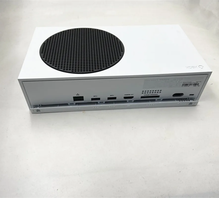 

Новая задняя крышка для игровой консоли Xbox серии S