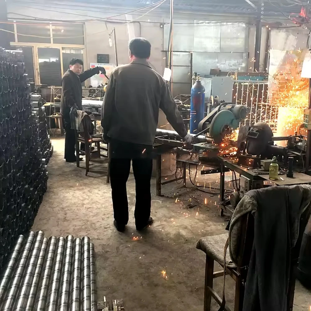 Фильтрующая трубка из нержавеющей стали спиральная сварная пористая