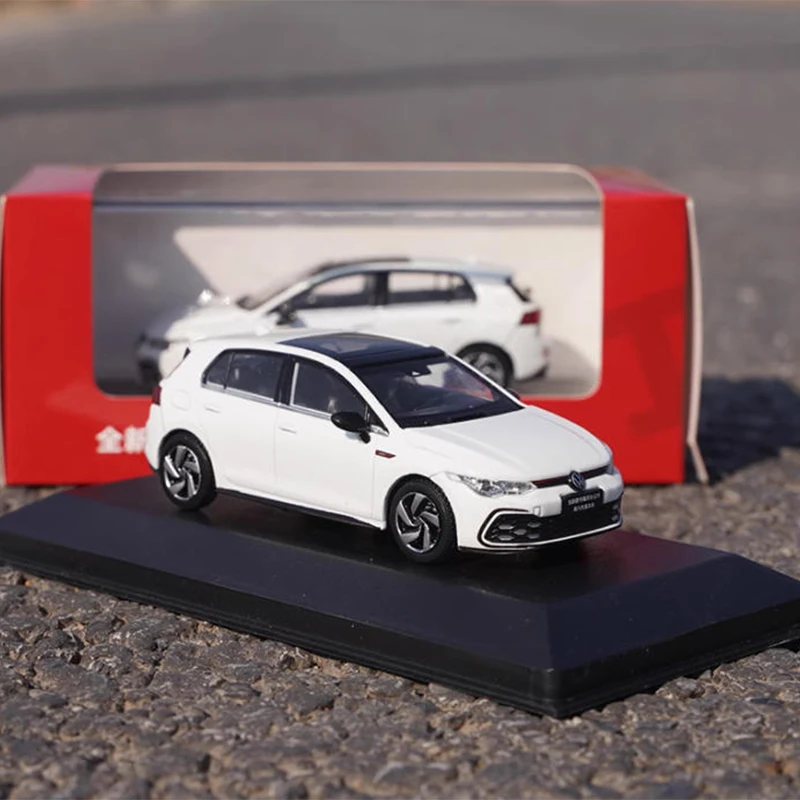 Фото Литой под давлением оригинальный масштаб 1:43 Golf GTI 2021, имитация сплава, модель автомобиля, статический дисплей, Коллекционная игрушка, подарок, сувенирное украшение №3