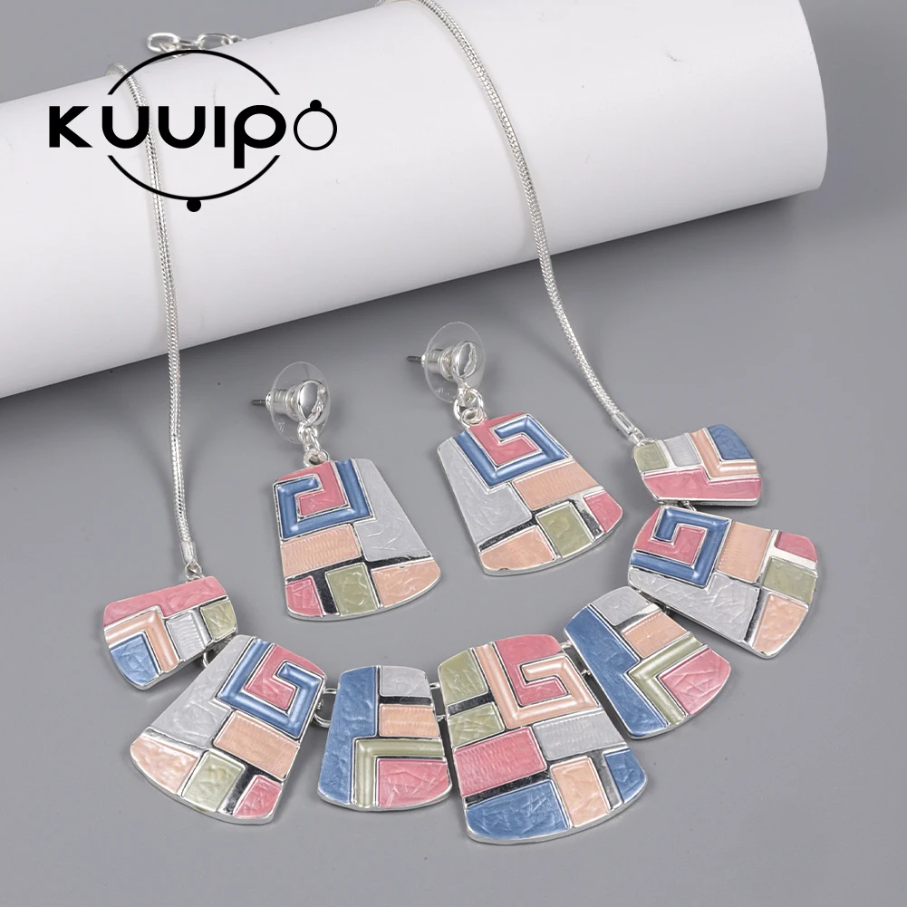 

Kuuipo 2022 New Pendants Aesthetic Geometric Choker Pendant Trending Necklace Chokers Woman's Necklaces for Women Party Chains