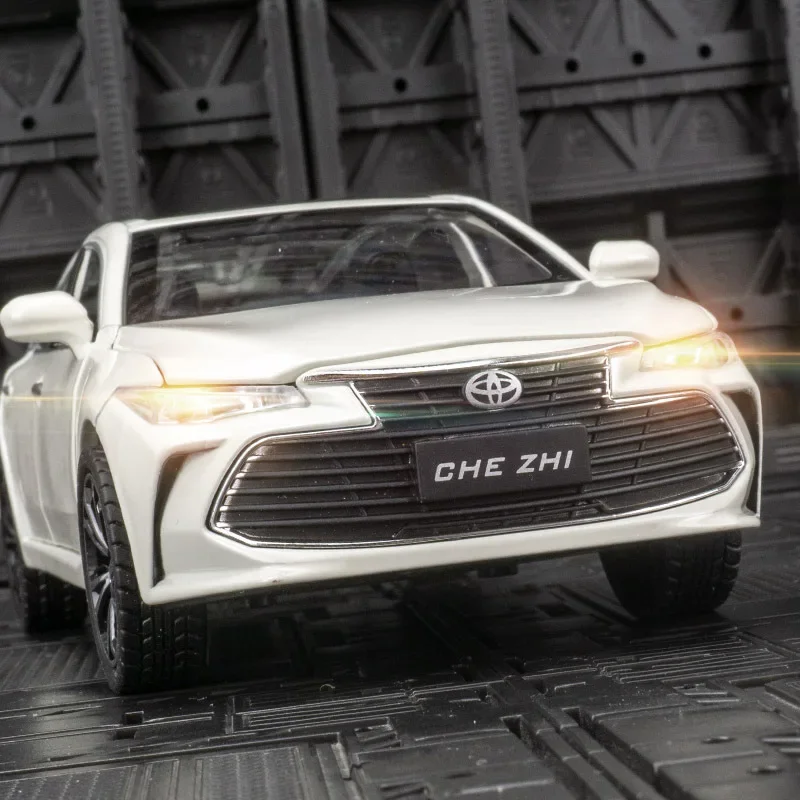 1:24 TOYOTA AVALON модель автомобиля из сплава литая под давлением звуковой свет