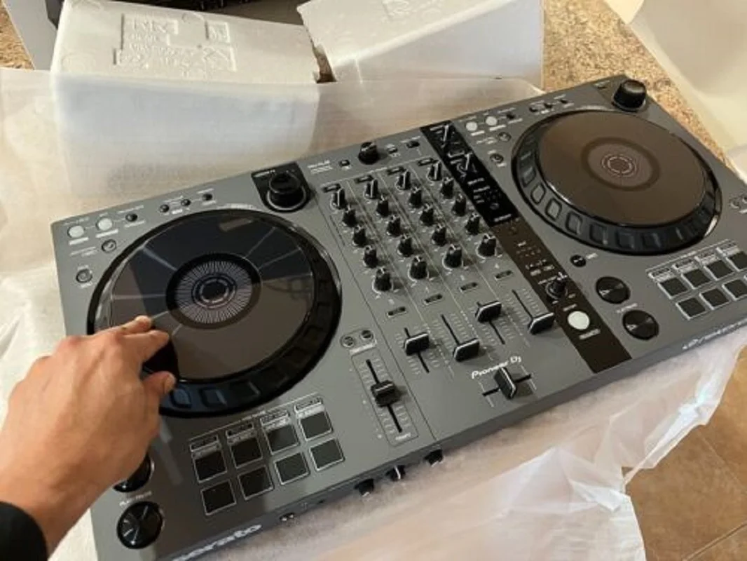 

NEW PROMO Pioneer DJ DDJ-FLX6 4-deck Rekordbox and Serato DJ Controller