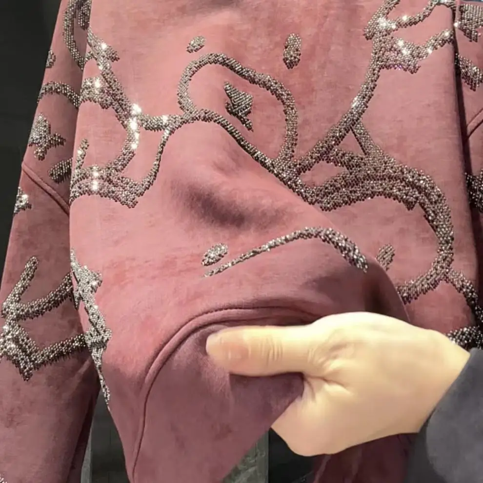 Милый мультяшный медведь с круглым вырезом и длинными рукавами расшитый