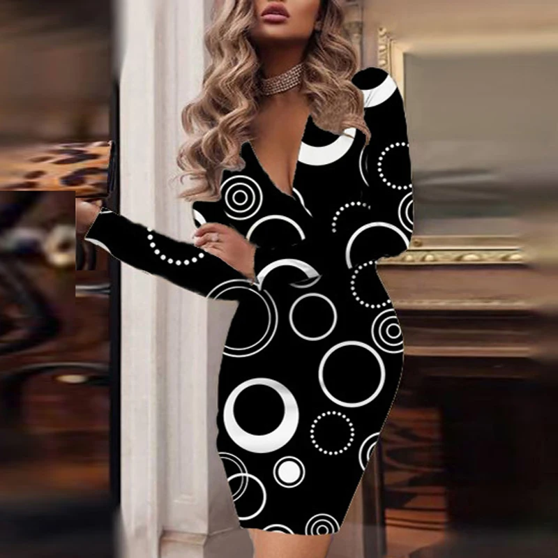 

Женское мини-платье с длинным рукавом, V-образным вырезом и принтом