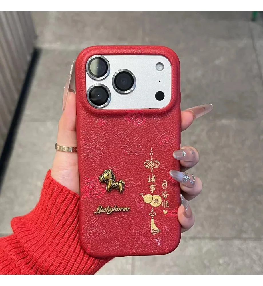 Фото Чехол для iPhone 17/16 Pro Max с 3D-изображением золотой лошади и кожаным узором, все в порядке, все под контролем. №2