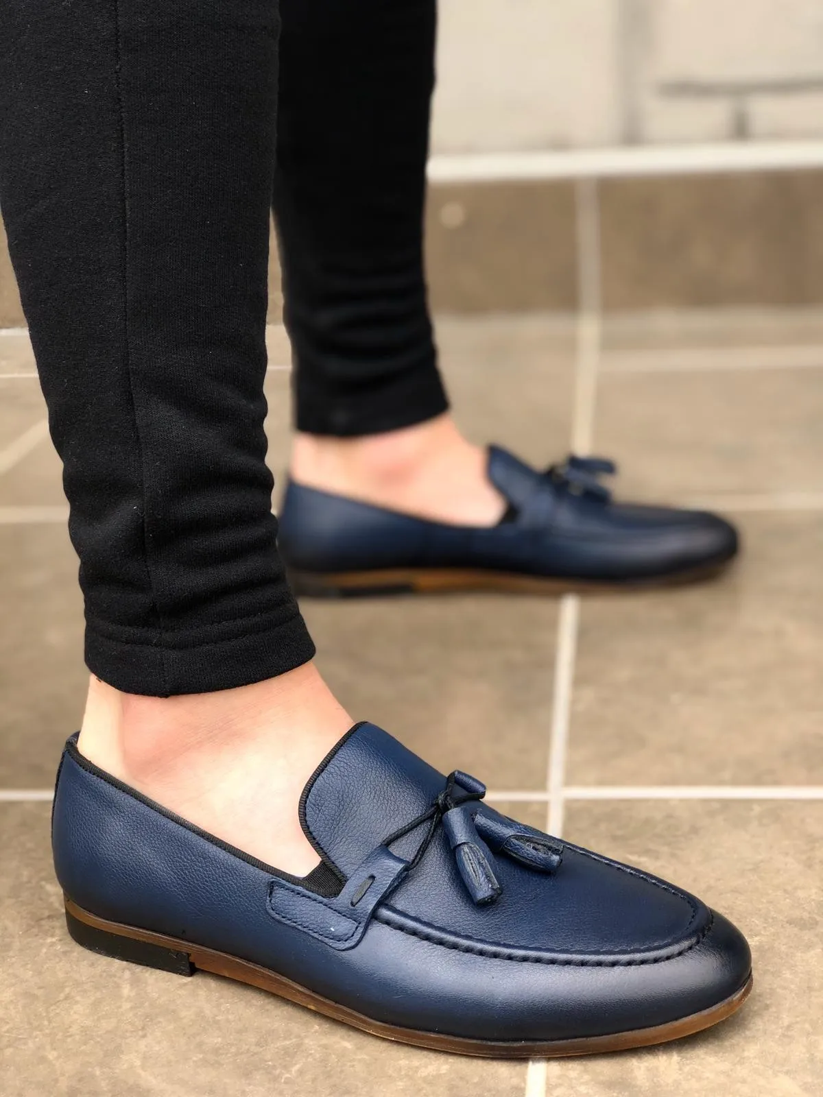 

Классические мужские туфли BOA из натуральной кожи, темно-синие удобные повседневные туфли с кисточками, оригинальный дизайн, молодежная мод...