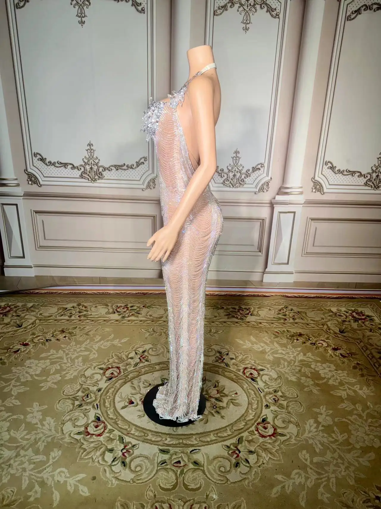 Длинное прозрачное Серебряное платье с кристаллами