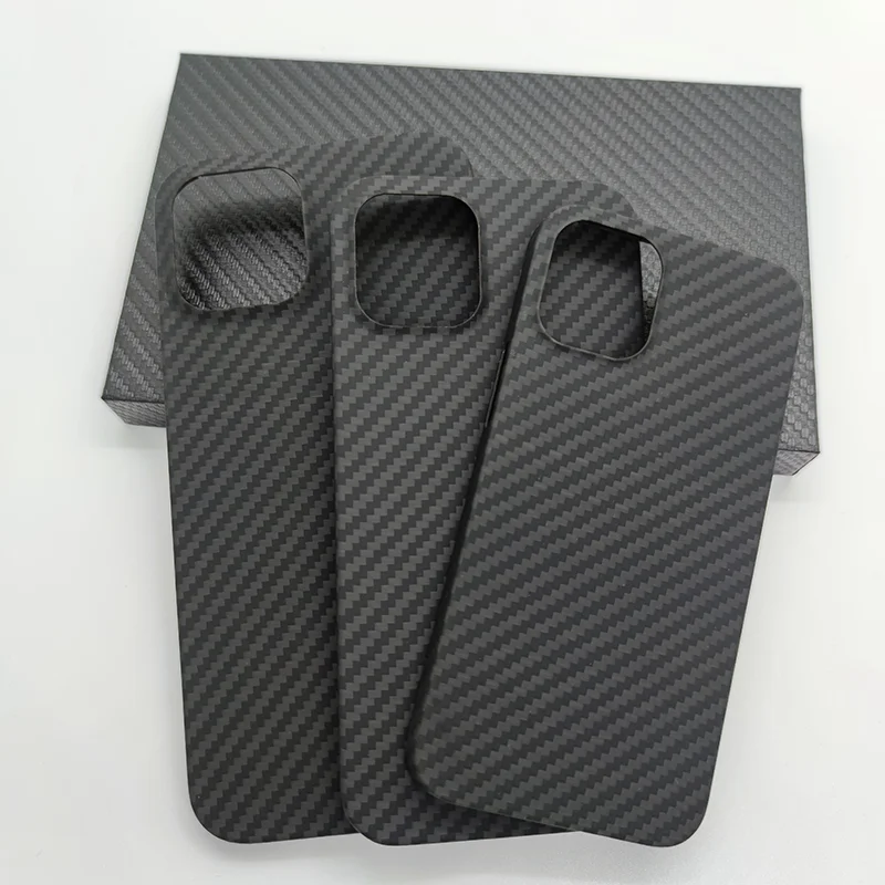Чехол из углеродного волокна для iPhone