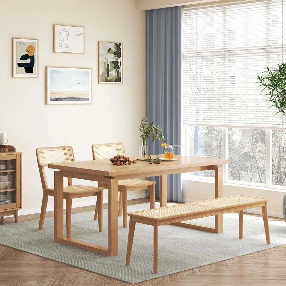 Обеденный стол из цельного дерева в скандинавском стиле небольшой бытовой