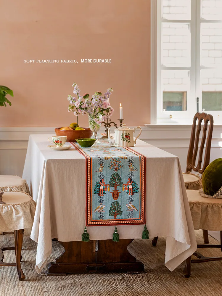 

The British Museum Table Runner Decorative Linens for TV, Dininig Table