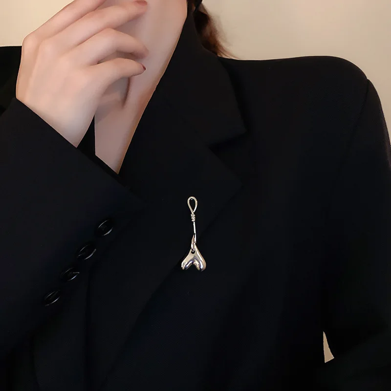 

VSnow Minimalist Upside Down Love Heart Brooch for Women Femme Minimalist Twisted Designed Silver Metallic Long Brooch Jewelry