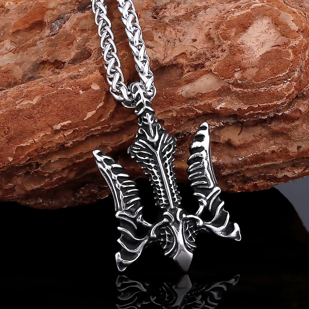 

Exquisite Vintage Stainless Steel Personality Thor's Hammer Viking Necklace Nordic Men's Amulet Pendant Jewelry Wholesale