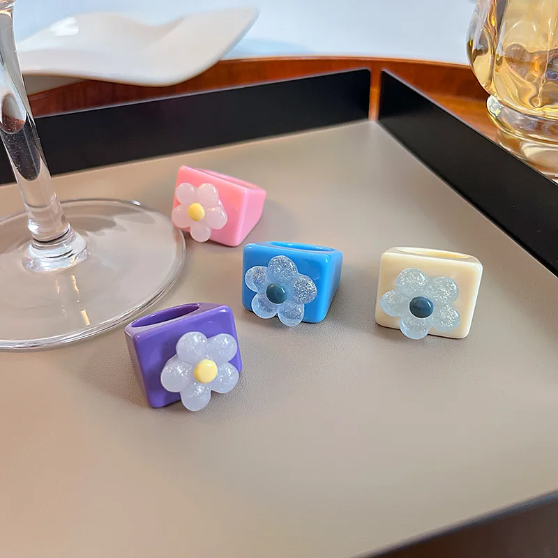 

Кольцо женское вращающееся креативное с квадратными цветами из смолы