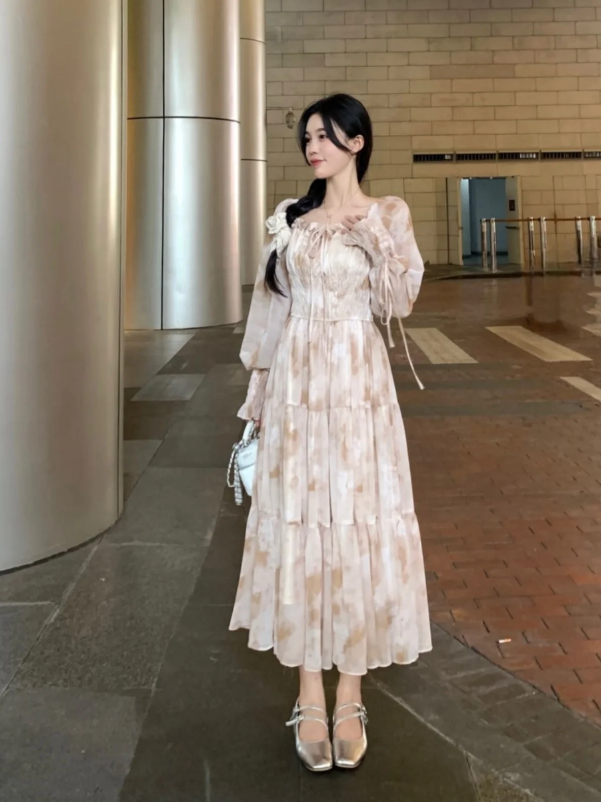 Высококачественное шифоновое платье с квадратным вырезом и цветами во