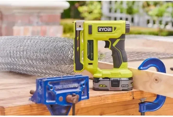 Аккумуляторный компрессионный привод Ryobi 18 Вт ONE+ 3/8 дюйма. Степлер Crown (только