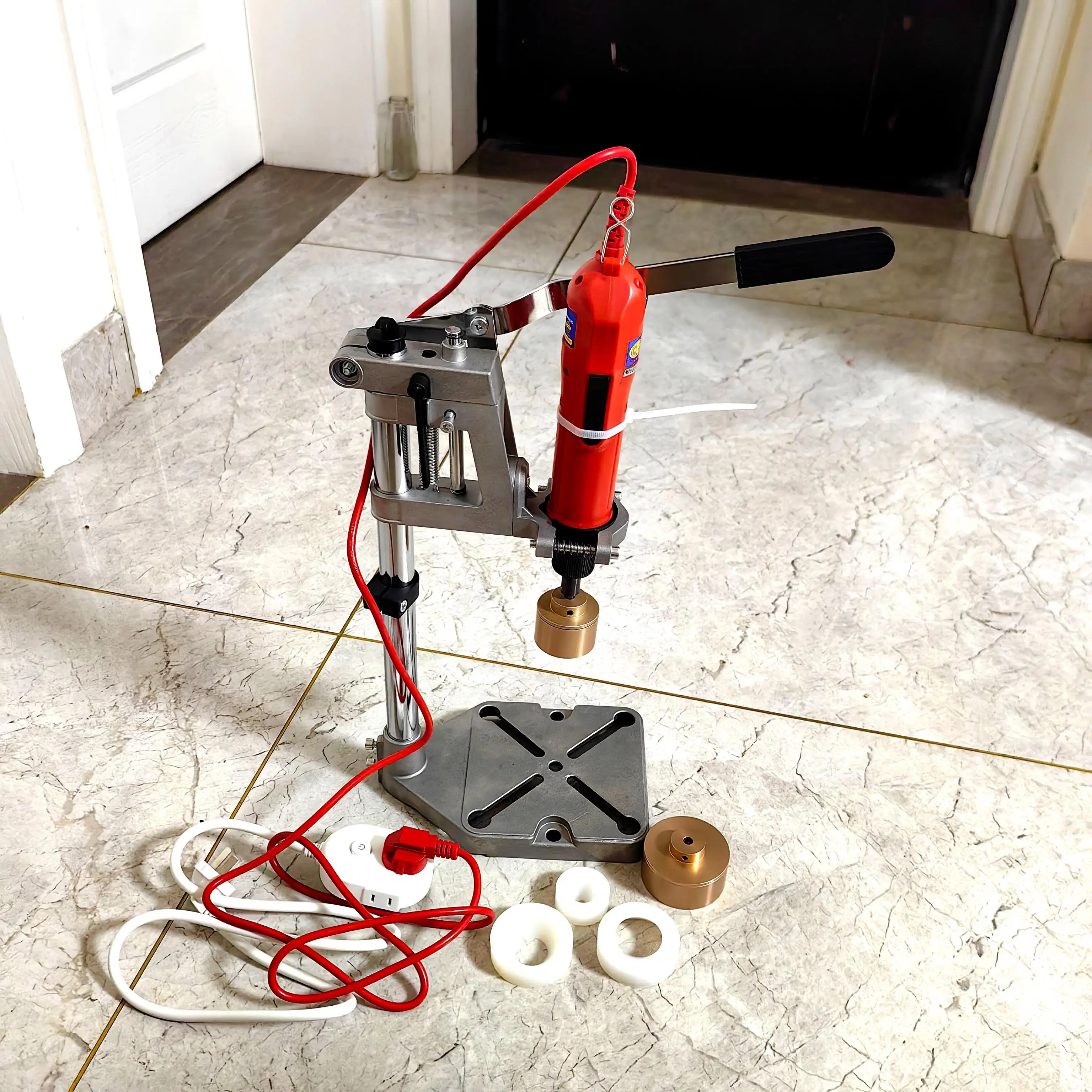 

Электрическая машина для укупорки бутылок NBLAUNCH