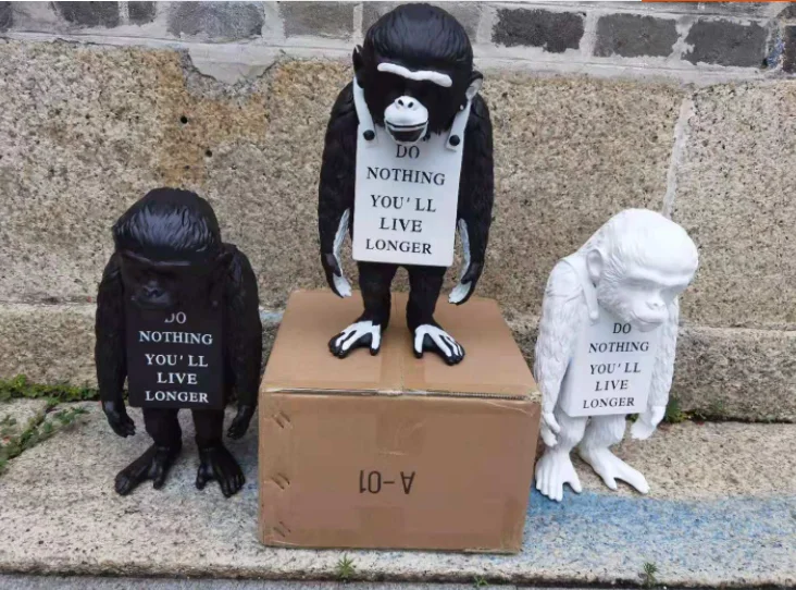 

Modern Art Banksy Monkey Street Black and White Monkey Statue Creative Resin Art&Craft Do Nothing You'll Live Longer Ornaments