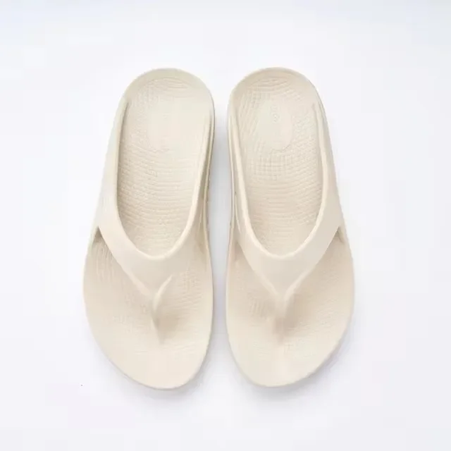 Мужские и женские шлепанцы OOFOS