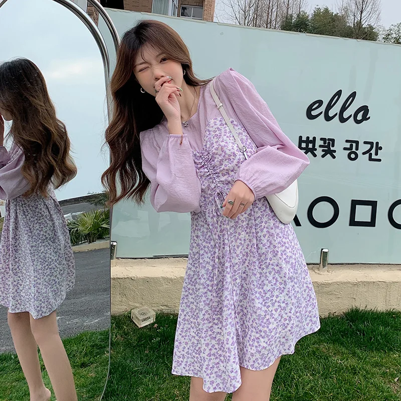 

2022 early spring new Korean version of the niche design small flying sleeves romantic floral drawstring slim dress
