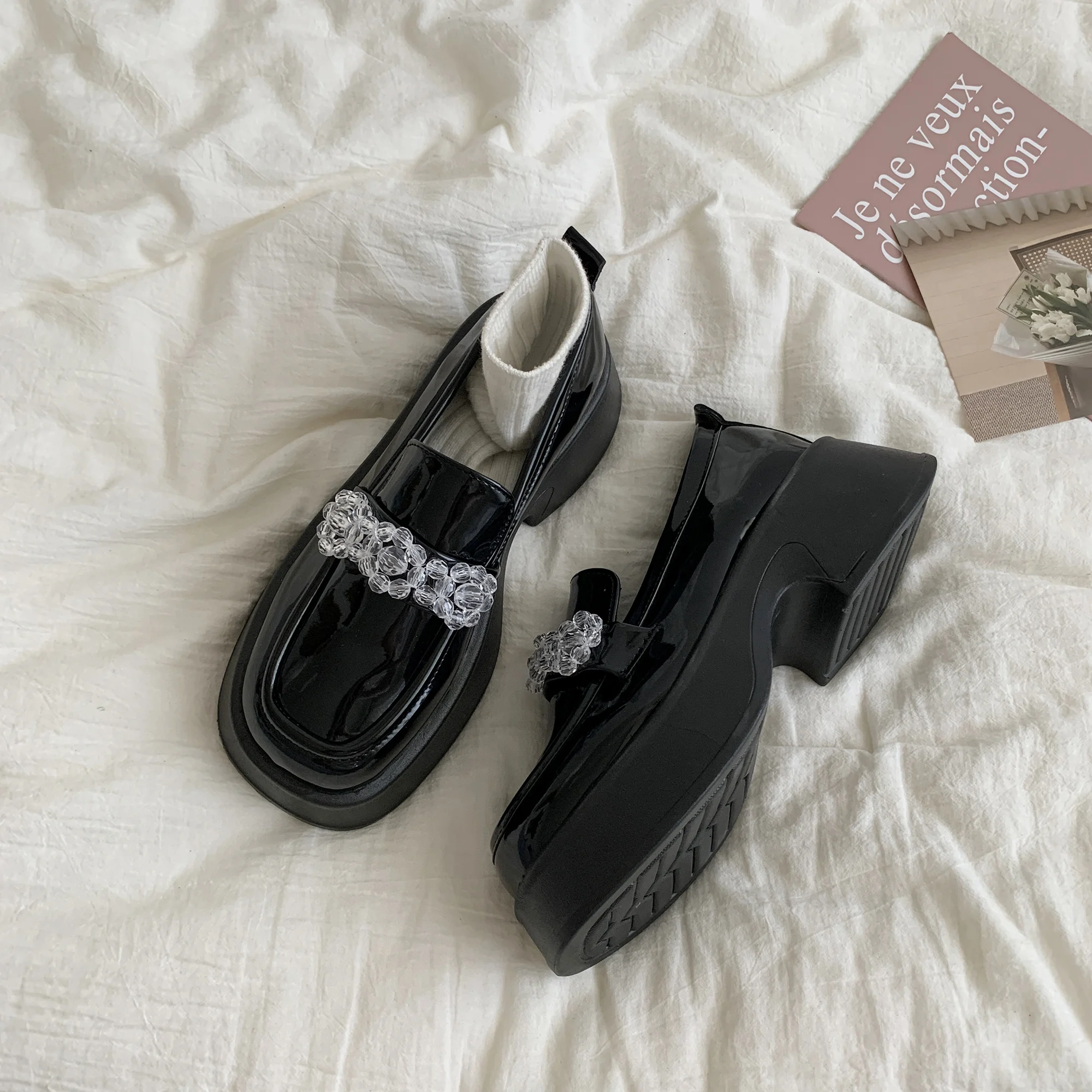 

Кроссовки женские на платформе, повседневная обувь в британском стиле, оксфорды с квадратным носком, Модные сабо с кристаллами, черные, на плоской подошве, на осень