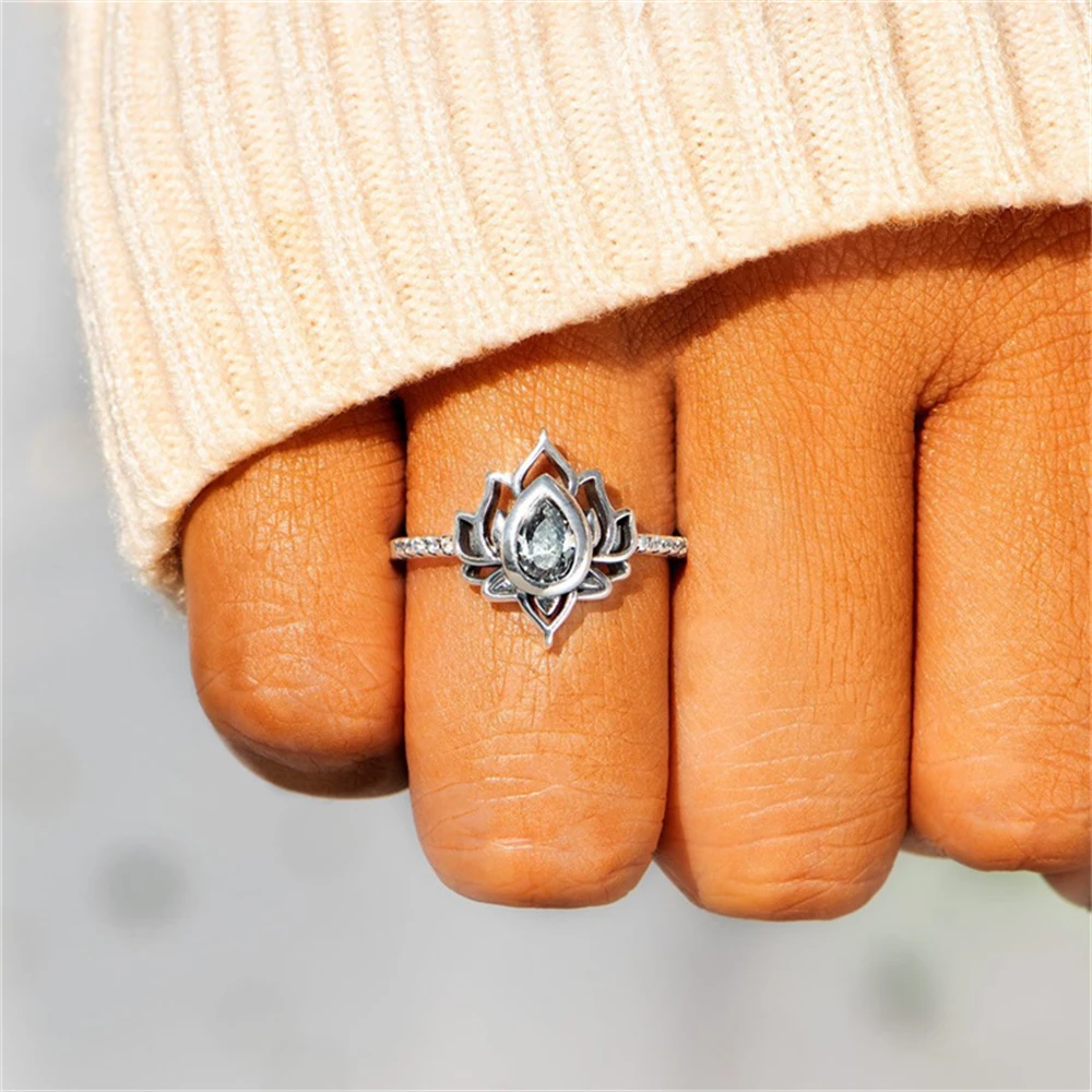 

Punk Vintage Lotus Flower Rings For Women Men Geometric Inlaid Water Drop Crystal Silver Color Finger Ring Party Jewelry Anillos