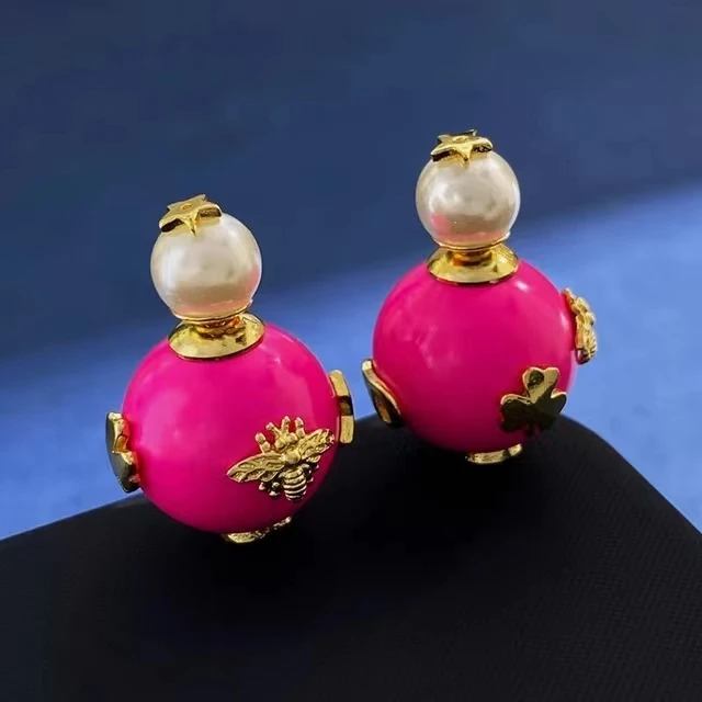 

Европейские и американские серьги в стиле ретро