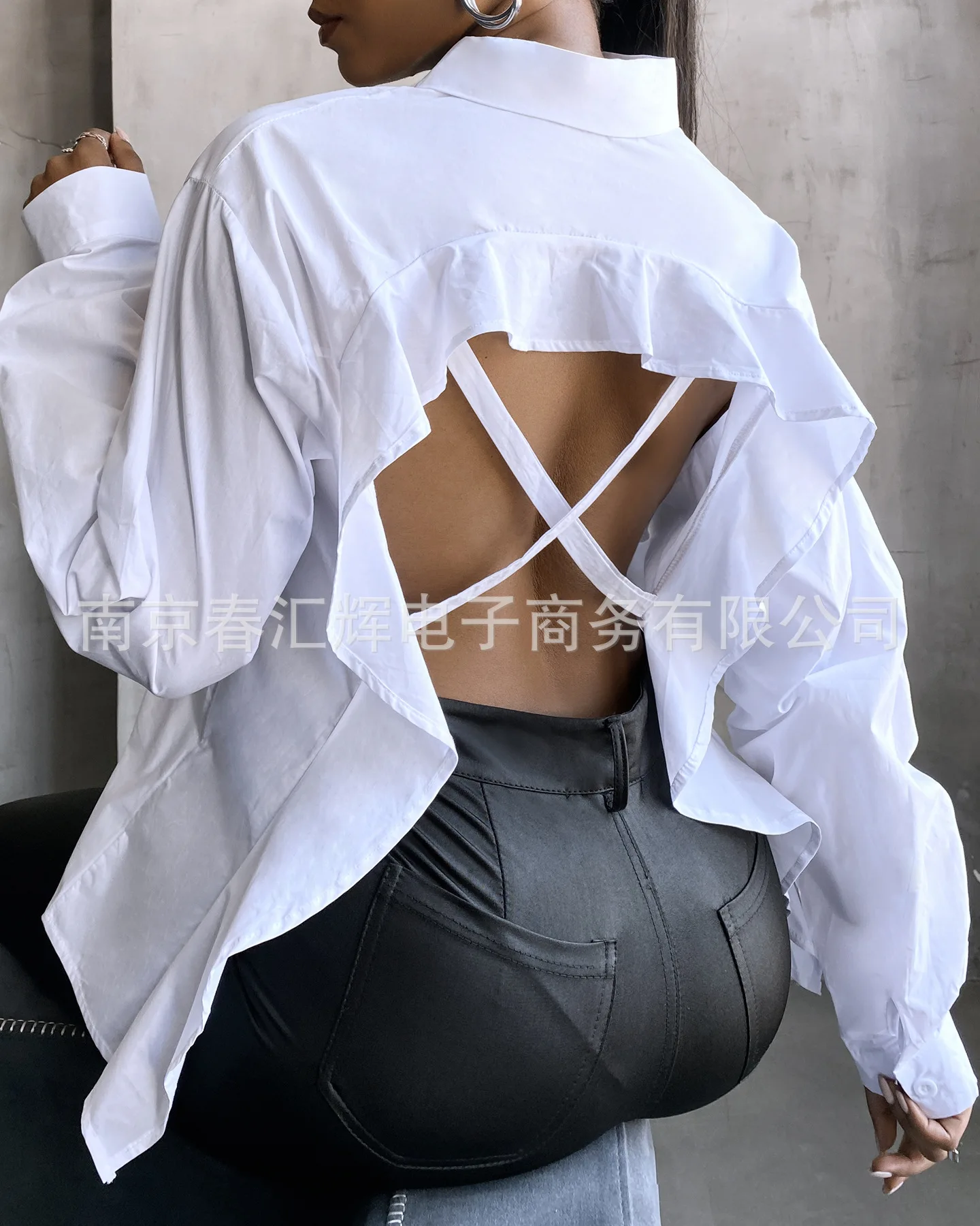 

Модная темпераментная пикантная рубашка с открытой спиной и длинными рукавами 2022 весна-осень с перекрестными завязками чистая белая Повсе...