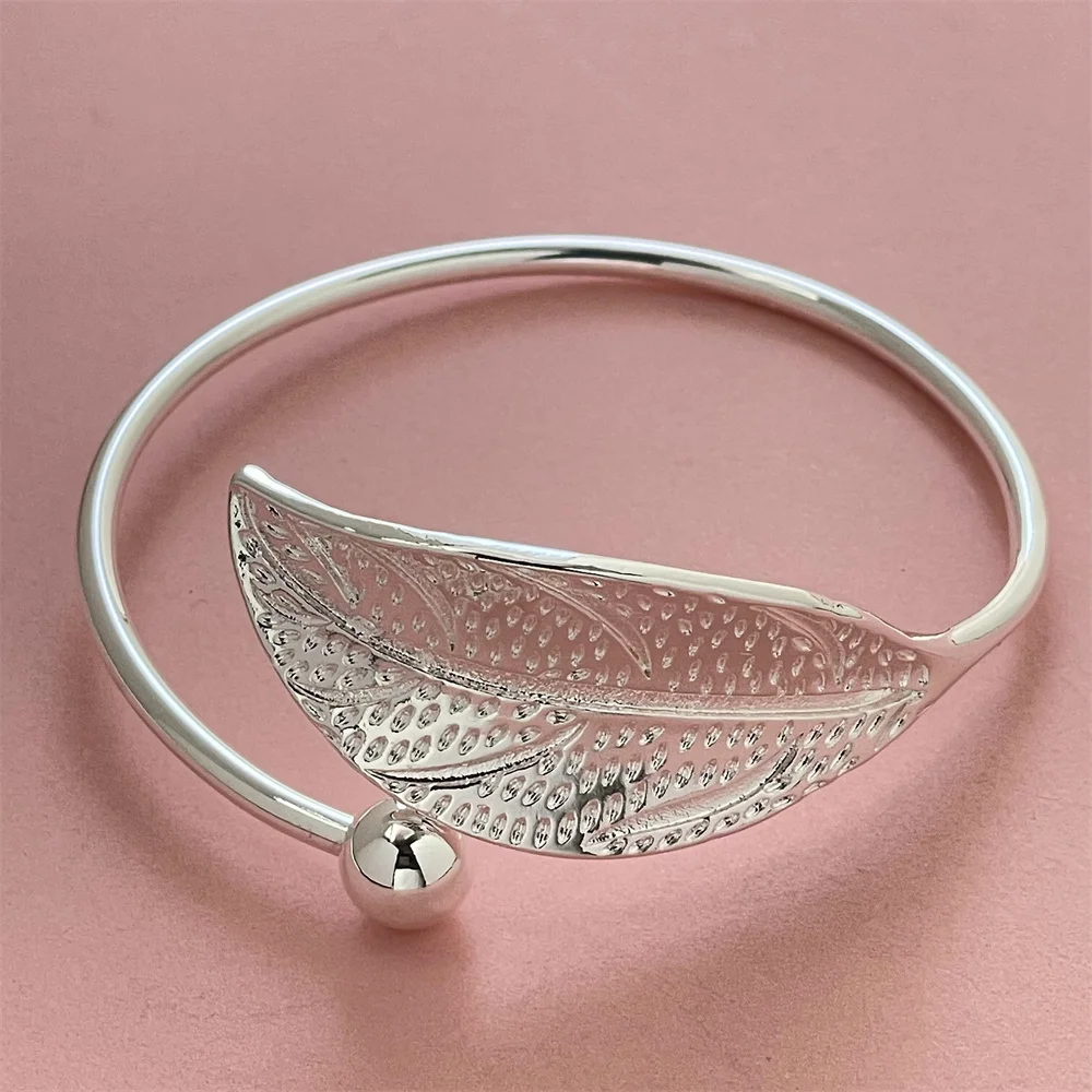 Элегантный Маленький Браслет Серебристого Цвета С Дизайном Свежего Листа Для
