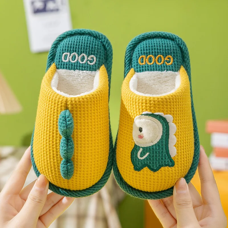 Детские хлопковые комнатные тапочки теплые шлепанцы с мультяшным динозавром для