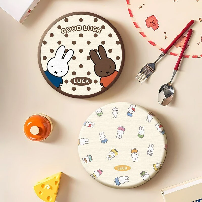 Фото Круглые подставки для чашек Miffy Kawaii в стиле аниме, для рабочего стола и офиса, влагопоглощающие, с дренажной платформой, модные, простые и удобные №2