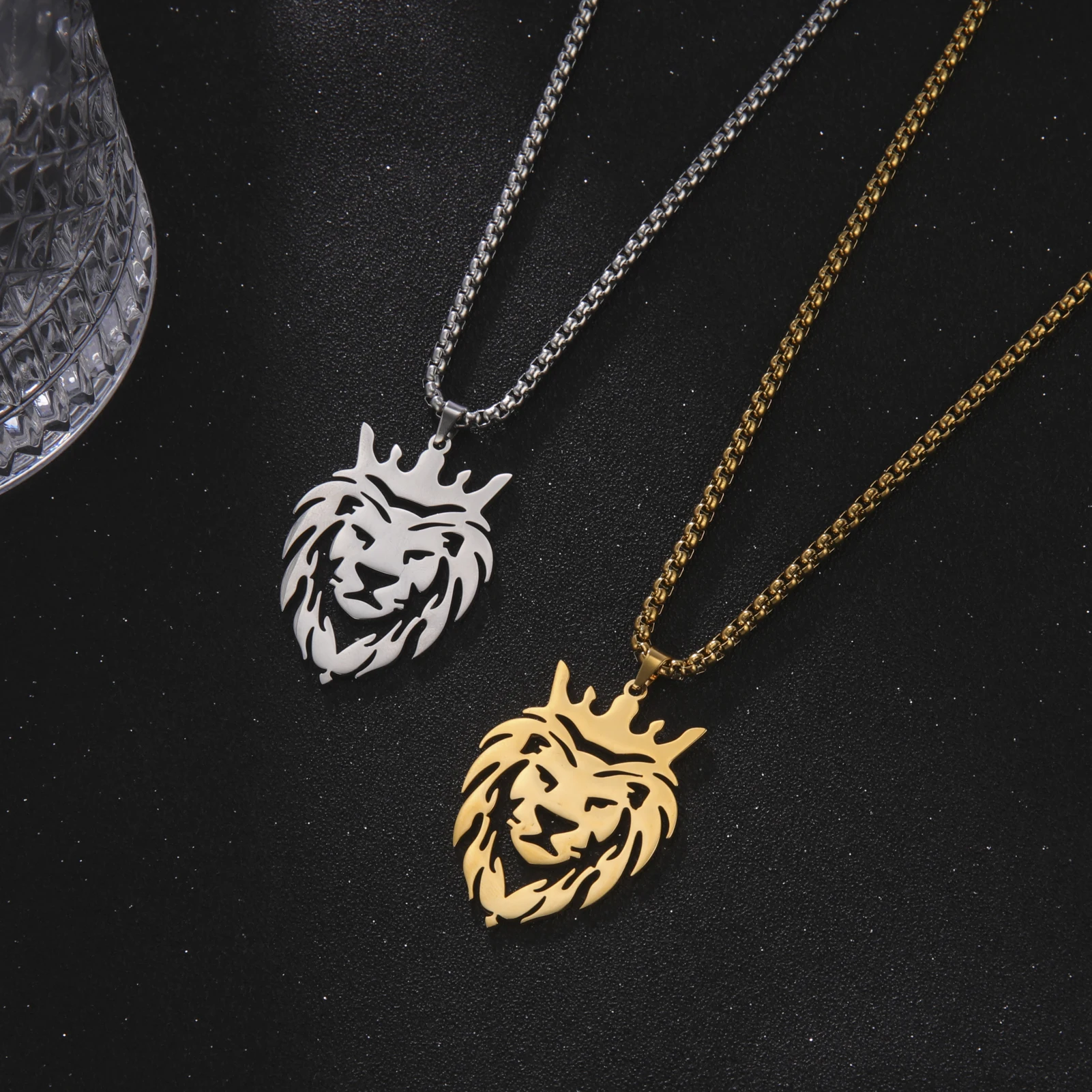 

Stainless Steel Gothic Lion Crown Necklace Animal Pendant Men Box Chain Necklace Ladies Jewelry Party Men Gift Wholesale