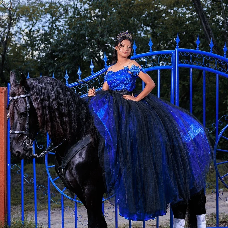Фото Блестящее королевское синее платье Quinceanera, кружевное блестящее цветочное платье с кристаллами и длинным хвостом, платья de 15, Quinceanera ﻿ Индивидуальный №1