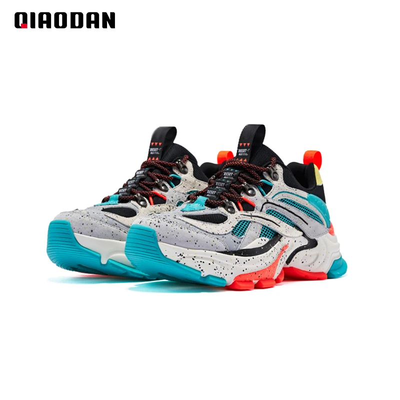 QIAODAN Running Shoes 2022 for Men XUANWU Series Fashion Lightweight Elegant Outdoor Sports Shoes Non-Slip Sneakers XM15200315
