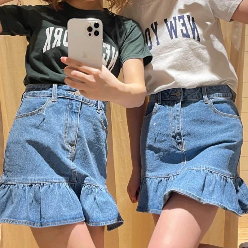 

Женская мини-юбка с оборками на подоле