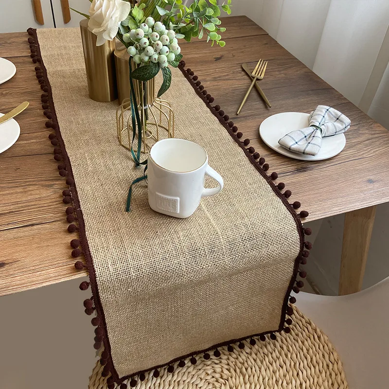 

Vintage Natural Burlap Imitated Jute Linen with Tassel Balls Table Runner for Festival Party Table Runners Restaurant Decoration
