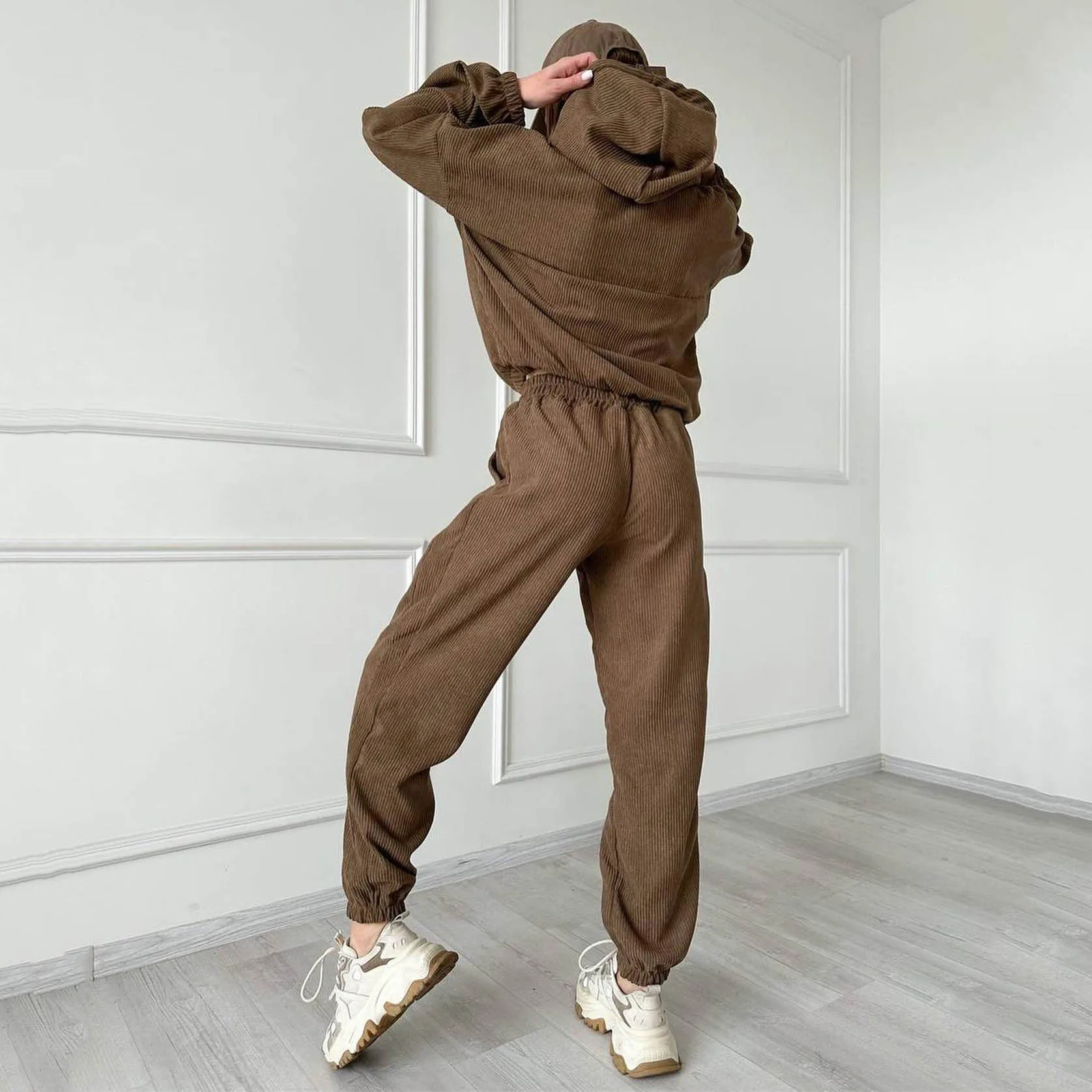 Женский спортивный новый вельветовый комплект для отдыха в европейском стиле на