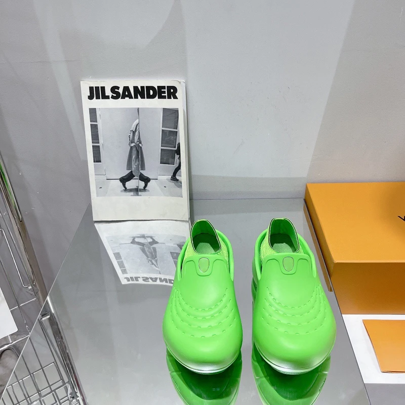 

2023 Spring Summer Brand Socks Rain Boots Man High-Quality Hole Hole Beach Thick Bottoming Sponge Cake Waterproof Slippers Women