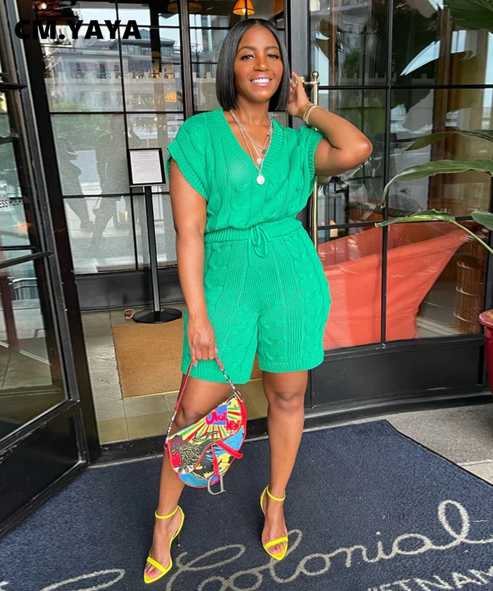 

Женский трикотажный Костюм-двойка с шортами и V-образным вырезом