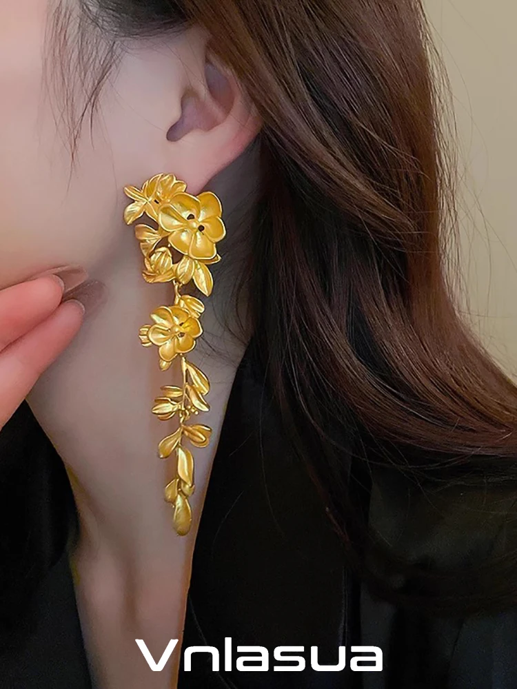 [Vnlasua] Retro Exaggerated Three-Dimensional Flower Long Earrings Vintage Gold Light Luxury Shoulder Sweep